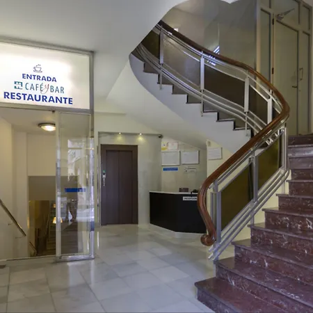 فندق Torreluz Centro 3*