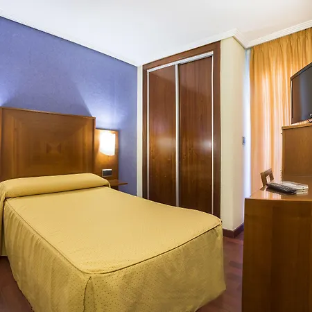 Torreluz Centro فندق 3*