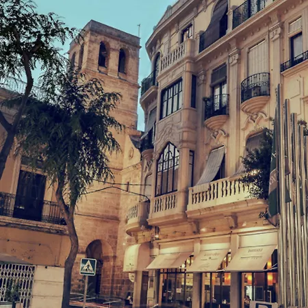 فندق Torreluz Centro 3*