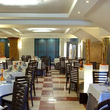 Torreluz Centro 3* المرية